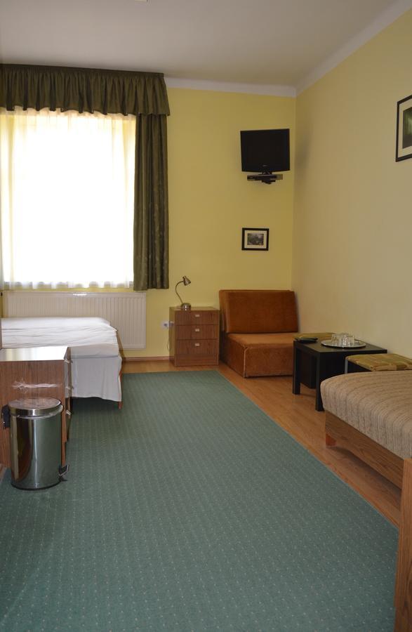 Lokomotiv Motel Eger Exteriér fotografie