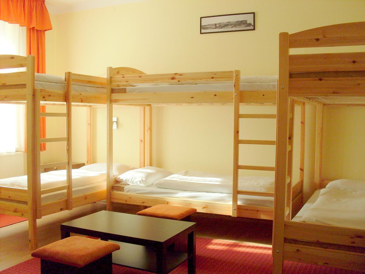 Lokomotiv Motel Eger Exteriér fotografie