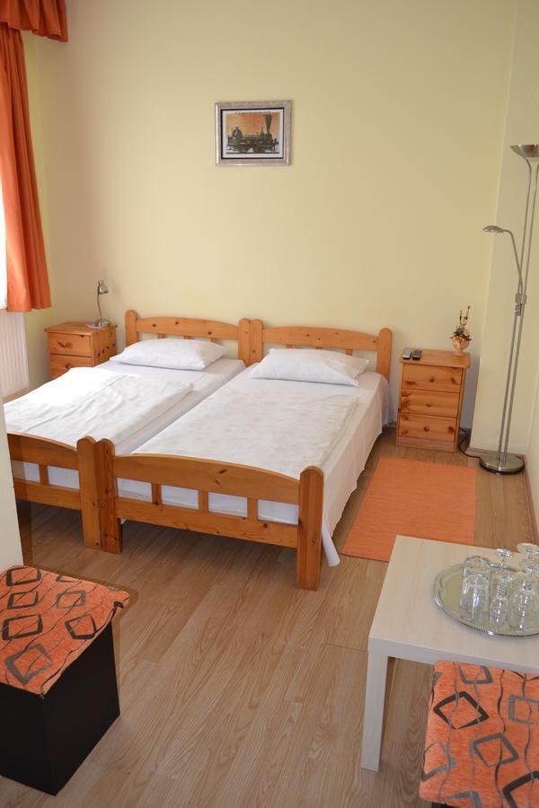 Lokomotiv Motel Eger Exteriér fotografie